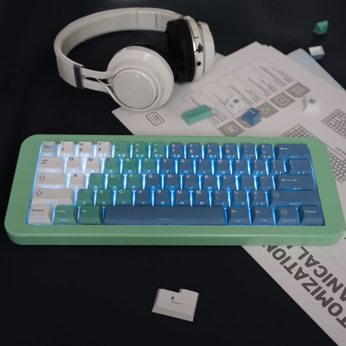 GMK Yeeti Snowman Gradient Blue Side-Reflective Keycaps